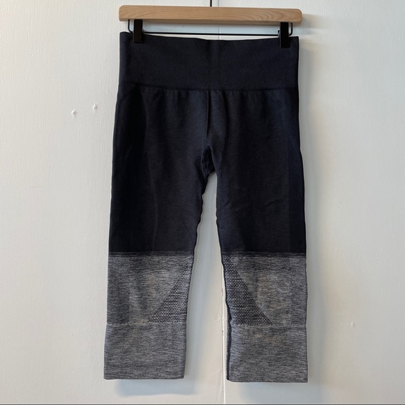 Lululemon Seamlessly Stree Crop leggings 6 - Picture 6 of 9